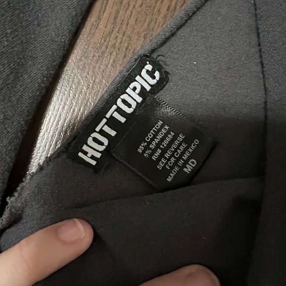 Hot Topic Scoop neck tank top - Picture 2 of 2